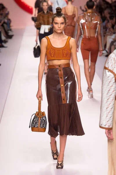 Look 10